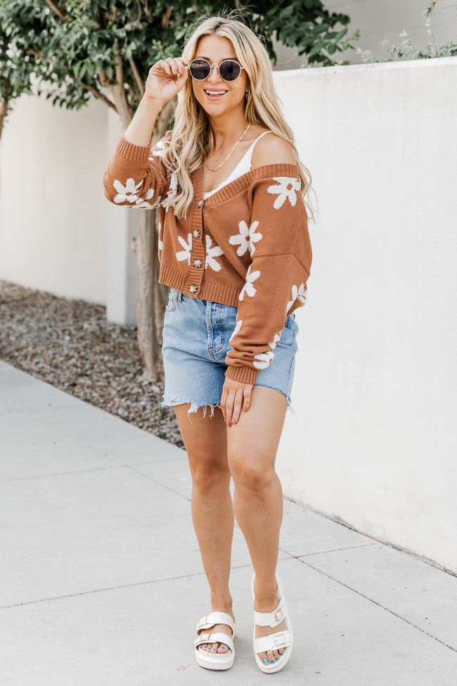 Brown Shorts Outfits For Women (19 ideas & outfits)