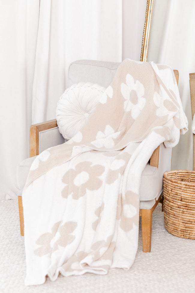 Make Me Believe Taupe Checkered and Daisy Print Blanket – Pink Lily