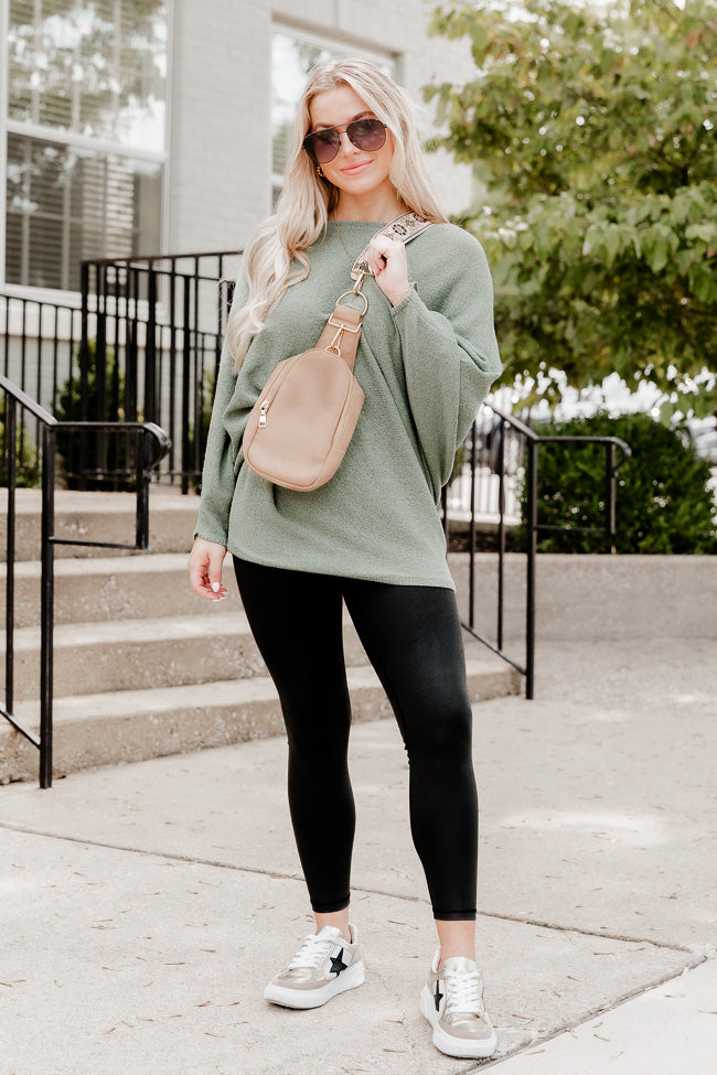 Dark Green Leggings with Crew-neck T-shirt Outfits (5 ideas & outfits) |  Lookastic