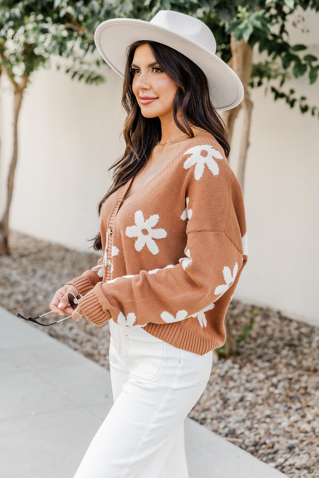 White sweater outlet with flowers