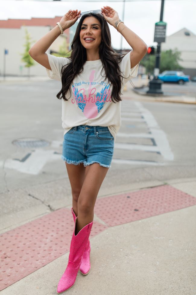 This Ain't Texas, It's Nashville Cream Oversized Graphic Tee