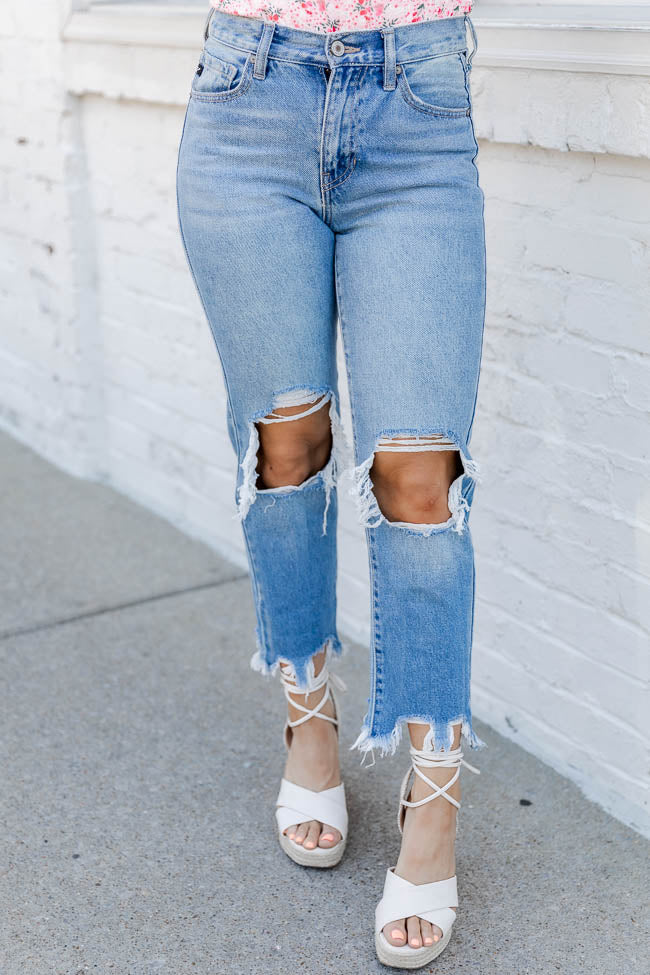 Brown Sandals with Ripped Jeans Fall Outfits For Women (5 ideas