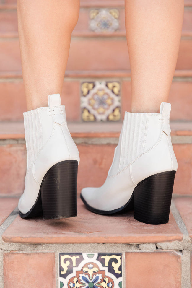 Cheyenne White Pointed Toe Western Boot