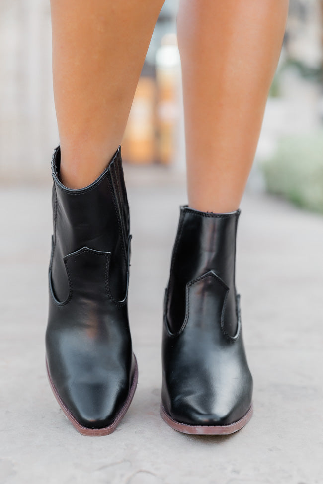 Western pointed outlet toe boots