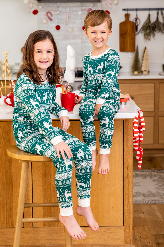 Lief West Graveren Kids Underneath The Tree Green Christmas Print Pajama Set FINAL SALE – Pink  Lily