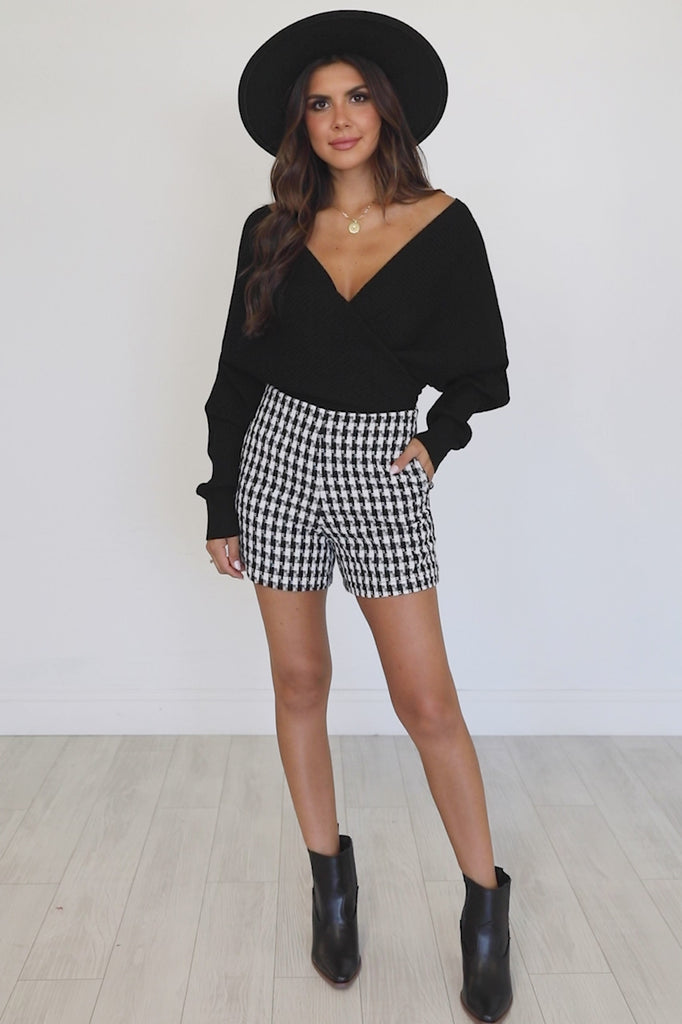 Leave It Behind Black Houndstooth Shorts – Pink Lily